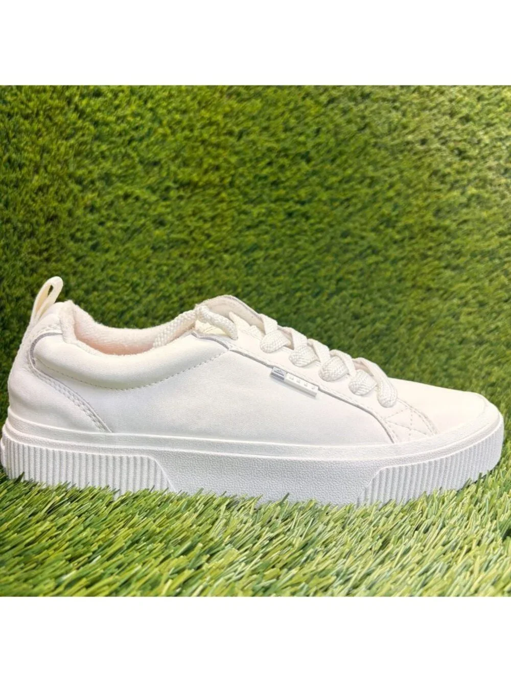 Reef Lay Day Dawn Womens Size 9.5 White Athletic Walking Leather Shoes Sneakers